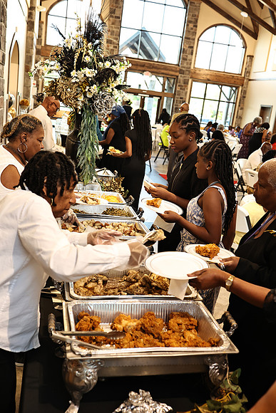 R6_09405