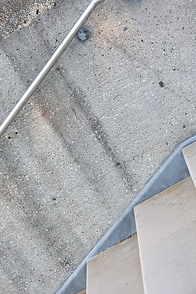 R6_08328